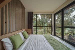 Selayang Oribu - Cabin on the Mountain