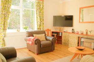 3 Bedroom House by Brookland Stays Serviced Accommodation Short Lets Leeds