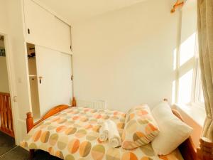 3 Bedroom House by Brookland Stays Serviced Accommodation Short Lets Leeds