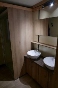 Campings Camping - Piscine - ccbbdag : photos des chambres