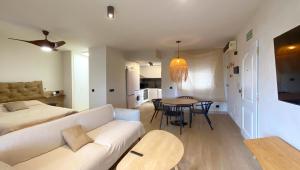 Apartamento TorreMar Natura Urbanización Naturista, Piscina Climatizada, Bajo con Jardín, Parking