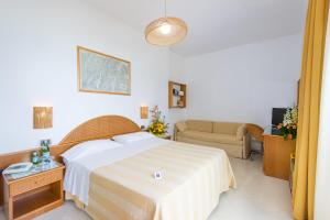 Standard Triple Room room in Ecoresort Le Sirene - Caroli Hotels