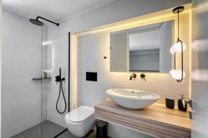 The Four Seasons Vouliagmeni Escape