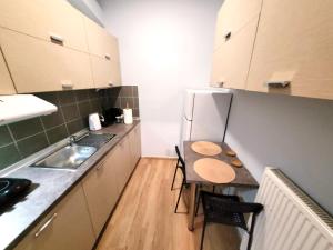 Metropole Vibe by GOLDENLAND