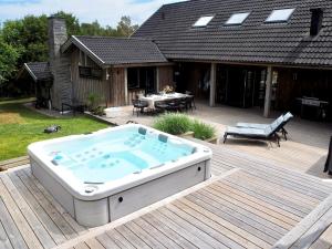 Social villa near the sea!