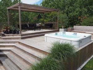 Social villa near the sea!