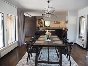 Social villa near the sea!