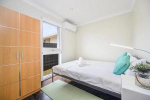 Sydney Moorebank 4 bed house close Liverpool