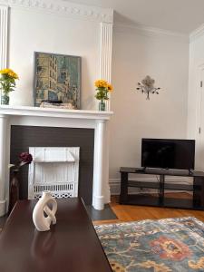 Stunning 3BR-Private Entrance-Renovated-Near City