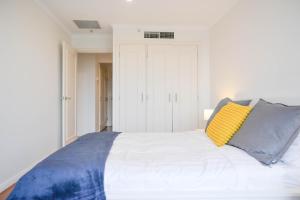 Modern Darling Harbour 2BR Apt Walk to Everything