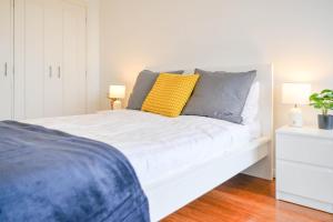 Modern Darling Harbour 2BR Apt Walk to Everything