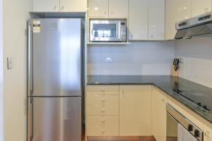 Modern Darling Harbour 2BR Apt Walk to Everything