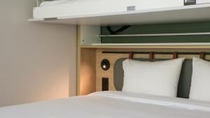 Hotels Campanile NATURE - Sannois Ermont : Standard Room - 1 Queen Bed 1 Bunk Bed