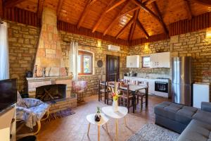 Mini Castle in Nature Fotinis Retreat Polilimnio