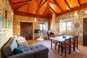 Mini Castle in Nature Fotinis Retreat Polilimnio