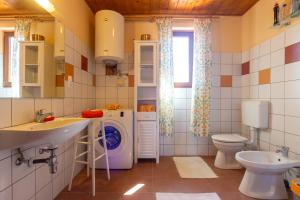 Lakeside Serenity House - Happy Rentals