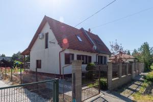 Lakeside Serenity House - Happy Rentals