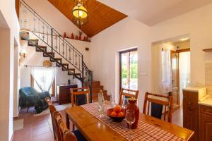 Lakeside Serenity House - Happy Rentals