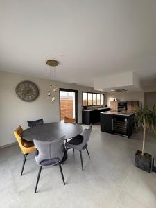 Villas Villa moderne au coeur de la provence : photos des chambres