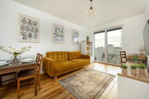Miedziana Spacious Apartment in Wroclaw by Noclegi Renters