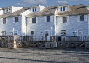 Duck Harbor At Waters Edge