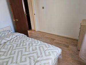Comfortable Heathrow London Sleeps 4