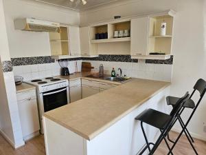 Comfortable Heathrow London Sleeps 4