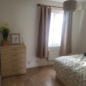 Home in London nr Heathrow N Parking