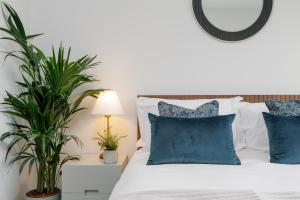 Portico Residences - Spacious 1-bed apartment in Nine Elms with Pool