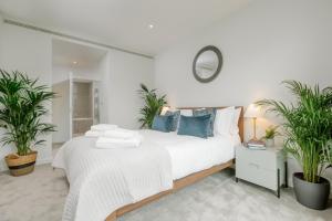Portico Residences - Spacious 1-bed apartment in Nine Elms with Pool