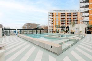 Portico Residences - Spacious 1-bed apartment in Nine Elms with Pool