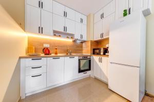 Forest Harmony 1BD with Balcony & Parking by Flat Manаger