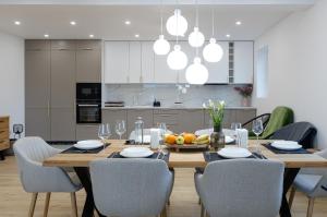 Amavi Homes With Garden