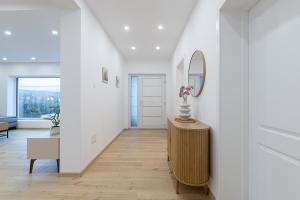 Amavi Homes With Garden