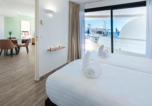 Appart'hotels Residence Cap Winston : Appartement 2 Chambres avec Terrasse et Vue sur la Mer