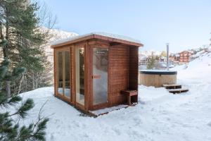 Luxury chalet with panoramic views, sauna, hot tub & cinema