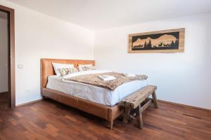 Luxury chalet with panoramic views, sauna, hot tub & cinema