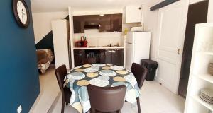 Appartements Appt 2 Chambres avec parking prive au centre d-Azay : photos des chambres
