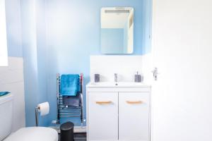 Central 3BR House - free parking - fast WI-FI