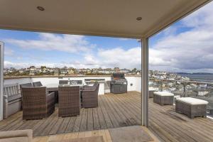 Upper Anzac Sea View Retreat with Roof Terrace in Central Brixham