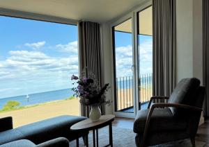 Heimathafen Fehmarn – Exklusive Ferienwohnung mit Sauna und Loggia