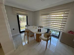 PEARL MANSİON-Cunda island , Large garden with sea views