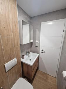 Nada Seaside Apartments Pirovac