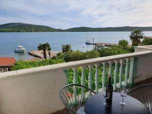 Nada Seaside Apartments Pirovac