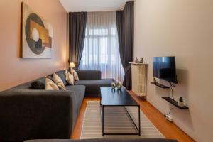 Spacious & Historic 2BR in Central Taksim