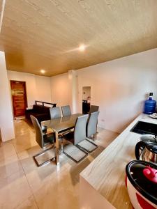 Cozy Family Studio - Ronaldos Inn Twinex Suite