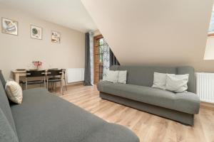 Jasne i Przytulne Apartamenty Sun Seasons 24 w Karpaczu z Parkingiem i Balkonem by Noclegi Renters