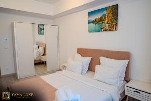 YamaLuxe Apartments - Pink & Gold With Many Facilities
