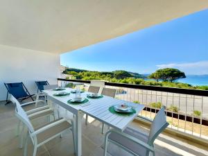 223 Seafront Apartment with Beach Access in Baja Sardinia - by Coral Property