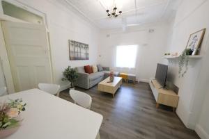 Entire 3 bedroom guest suite in Burwood